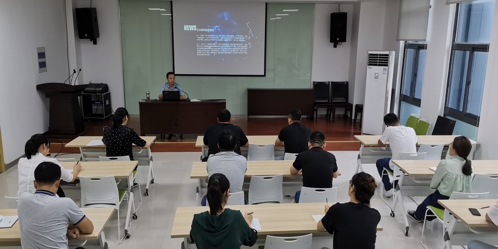 為新聞報道員“強能補鈣”