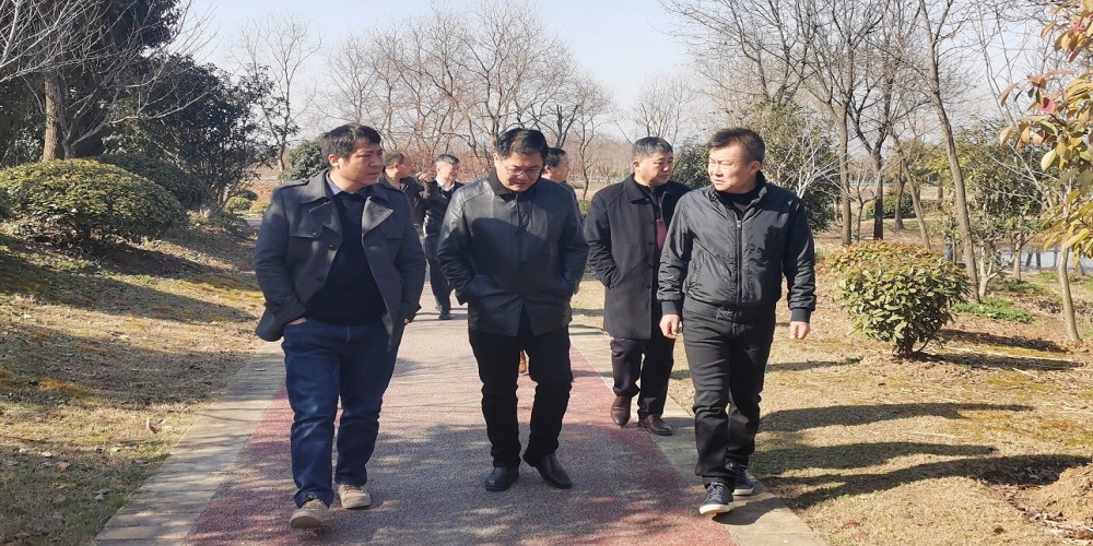 新年上班第一天：公司領導拜年送祝福