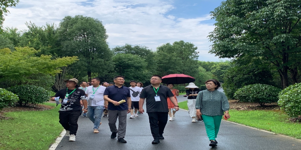 2021“全國苗鄉萬里行”考察團到綠葉集團小廟基地參觀學習