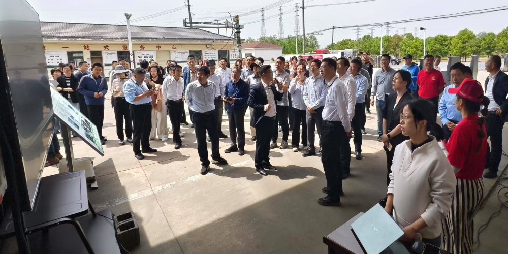 智慧科技助力農業綠色發展——綠葉集團“兩回收兩利用”數字化平臺在2025年全國小麥赤霉病防控現場會展示